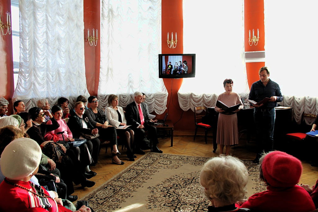 30-летие гостиной севастопольской библиотеки имени Толстого