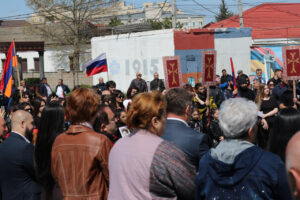 Одиссей Пипия принял участие в крестном ходе памяти жертв геноцида армян