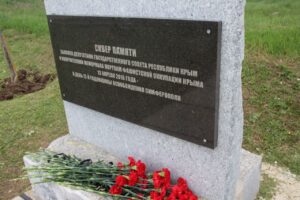 Президент Фонда принял участие в субботнике на территории мемориального комплекса жертвам фашизма